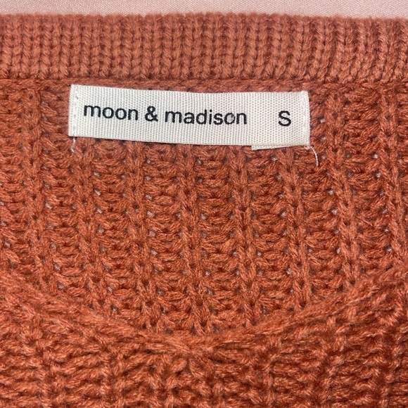 Moon & Madison Burnt Orange Open Knit V-Neck Fall/Spring Sweater Size Small - Picture 4 of 4